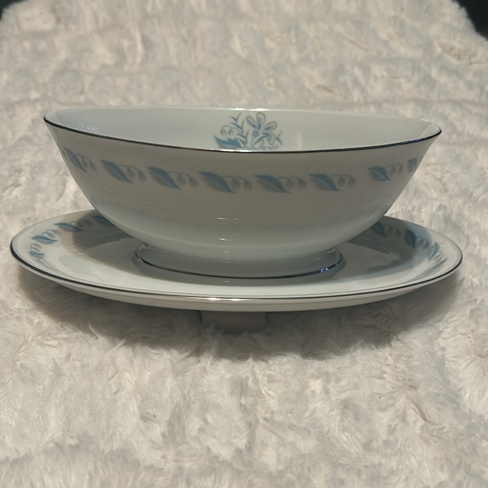 Gravy Boat Dish Abalone China
Japan Shy Flower Design Pat 459
Vintage - Picture 2 of 3